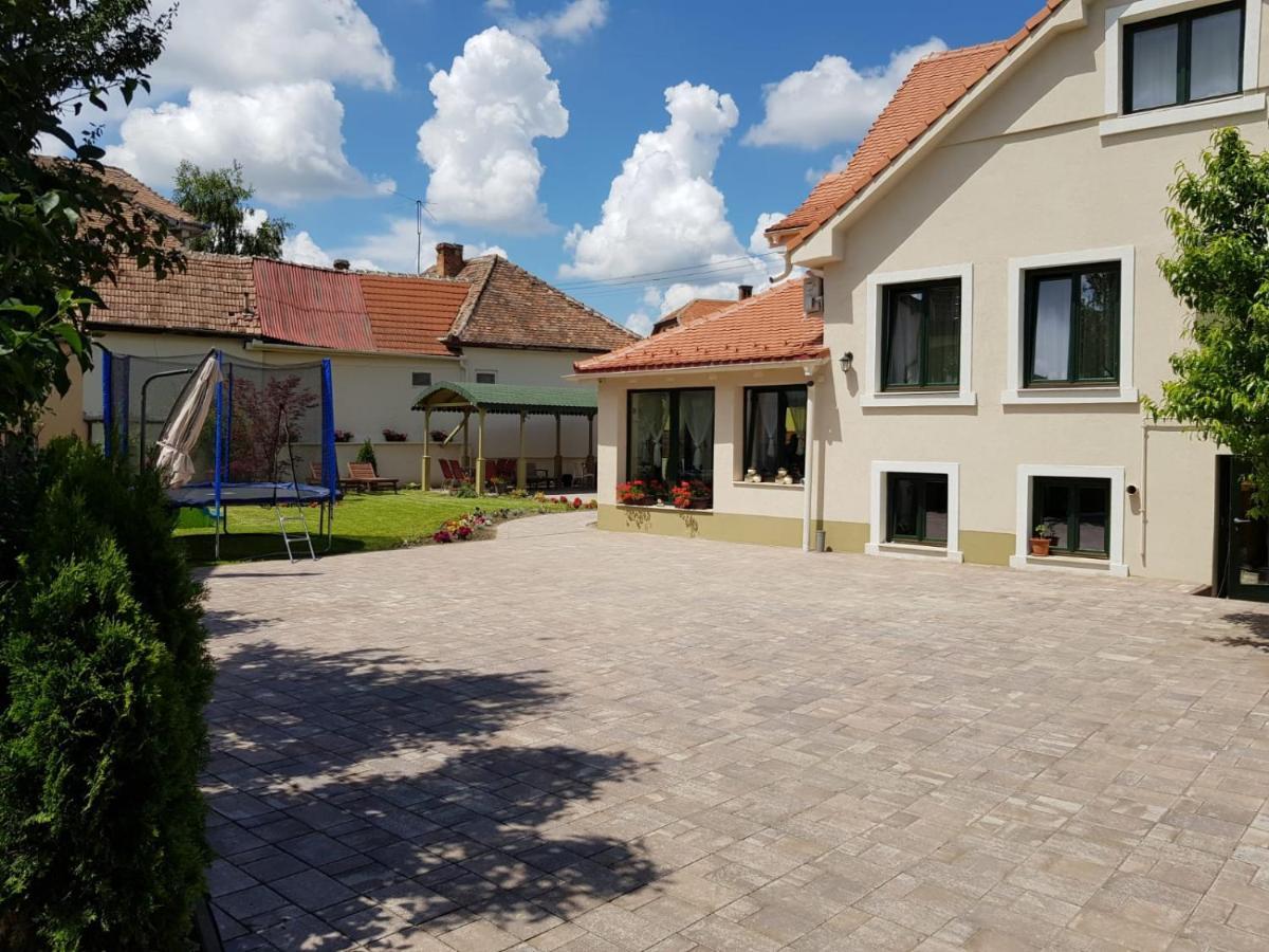 Chic Voyage Hotel Sibiu Exterior photo