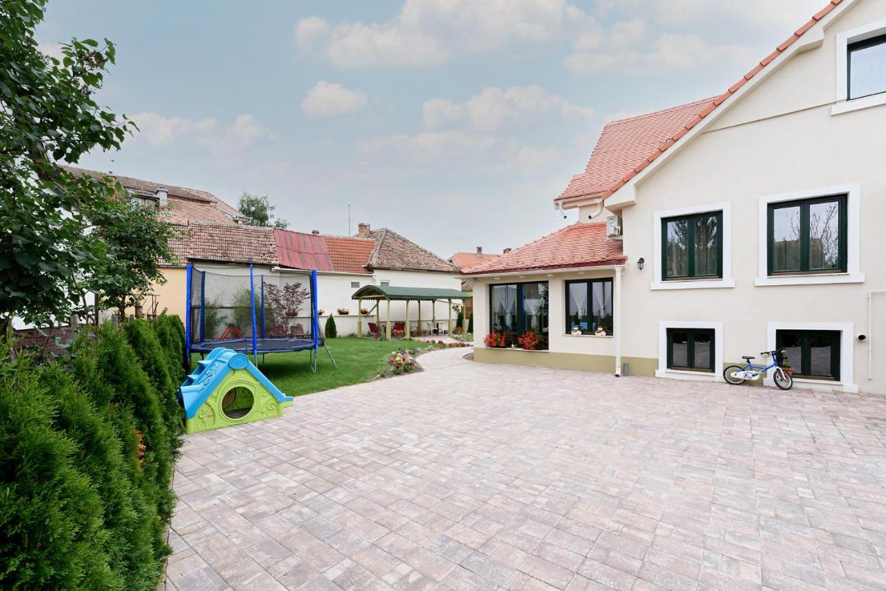 Chic Voyage Hotel Sibiu Exterior photo