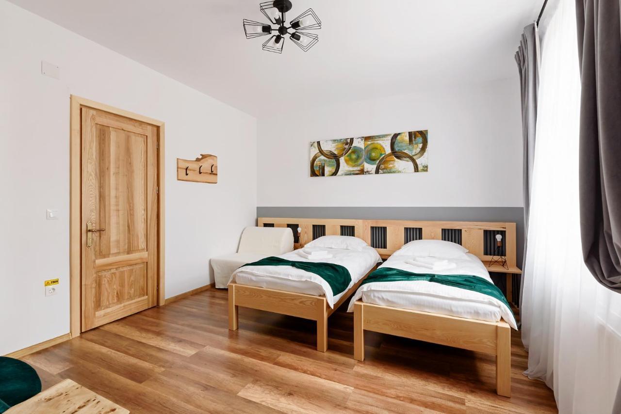 Chic Voyage Hotel Sibiu Exterior photo